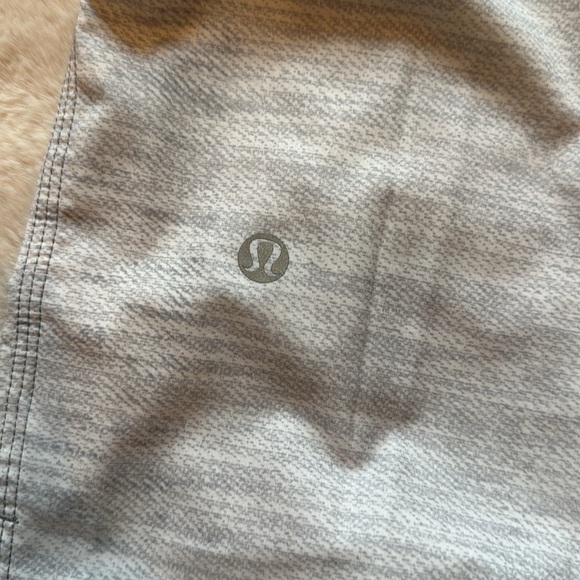 lululemon size 6 crop - Swift material - white and grey - Picture 4 of 12